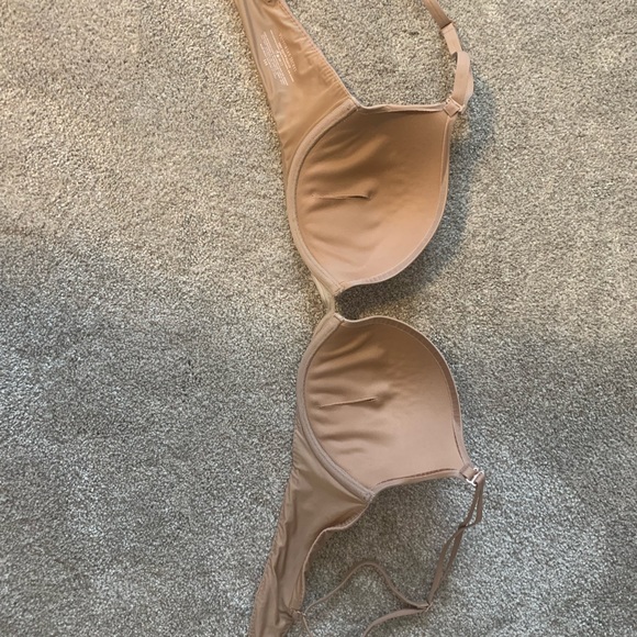 Victoria’s Secret Convertible Very Sexy Push up bra 38B beige. Padding removed - Picture 5 of 5